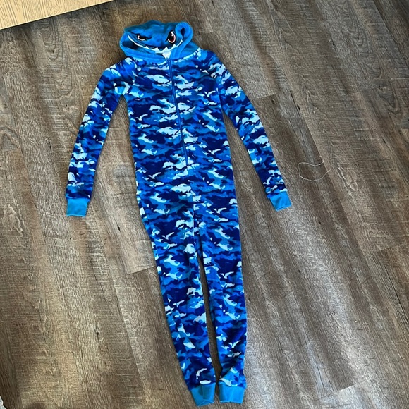 Clothes - Picture 1 of 1